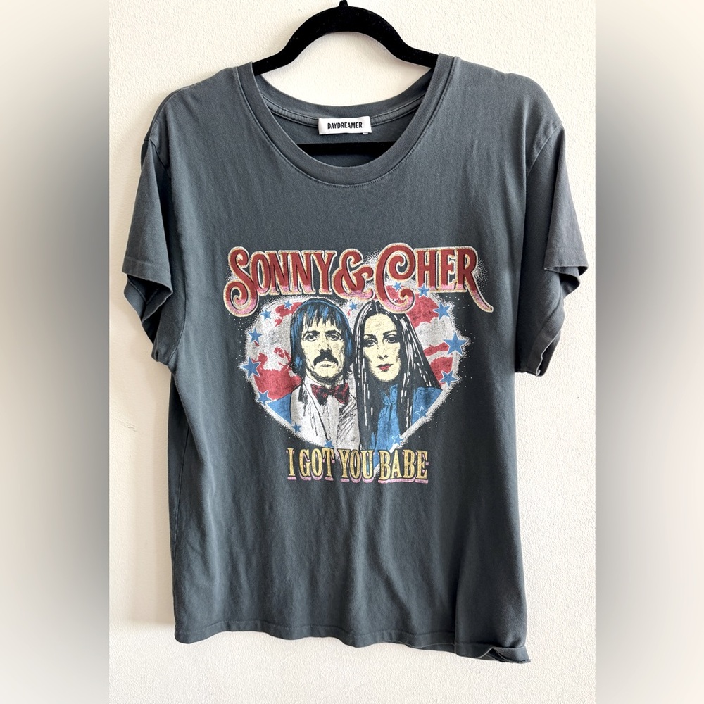 Daydreamer “Sonny & Cher – I Got You Babe” Graphic Tee – L